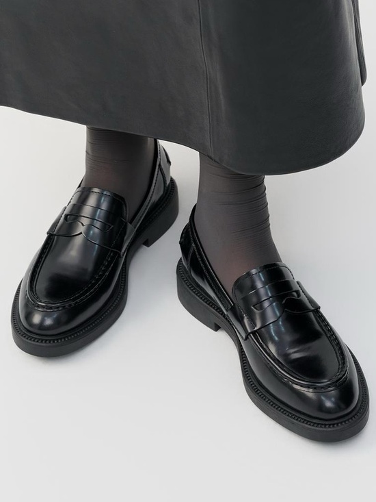 Vagabond Shoes - NWOT Vagabond Black Alex W Penny Loafer Polished Leather Sz 37
